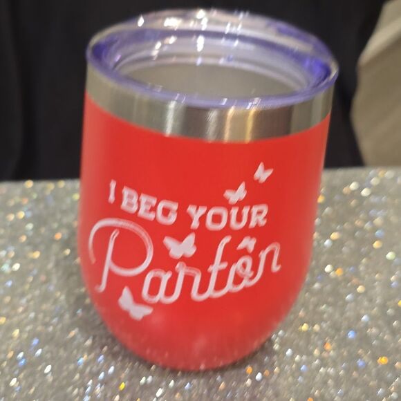 Dolly Parton "I Beg Your Pardon" Wine Cup w/Lid - Picture 5 of 7